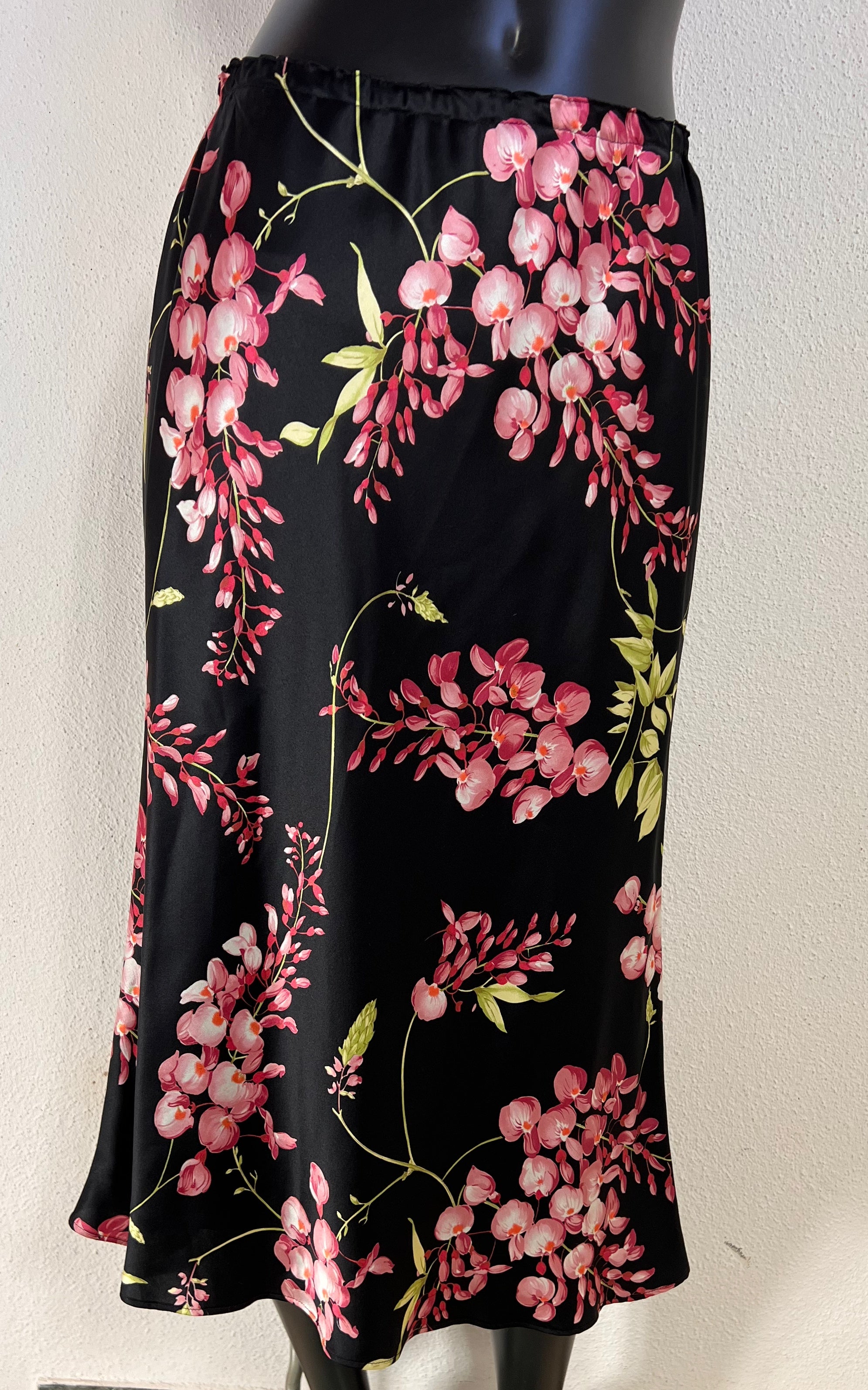 Vintage Elegance Paris Silk Skirt Lady in a Bath