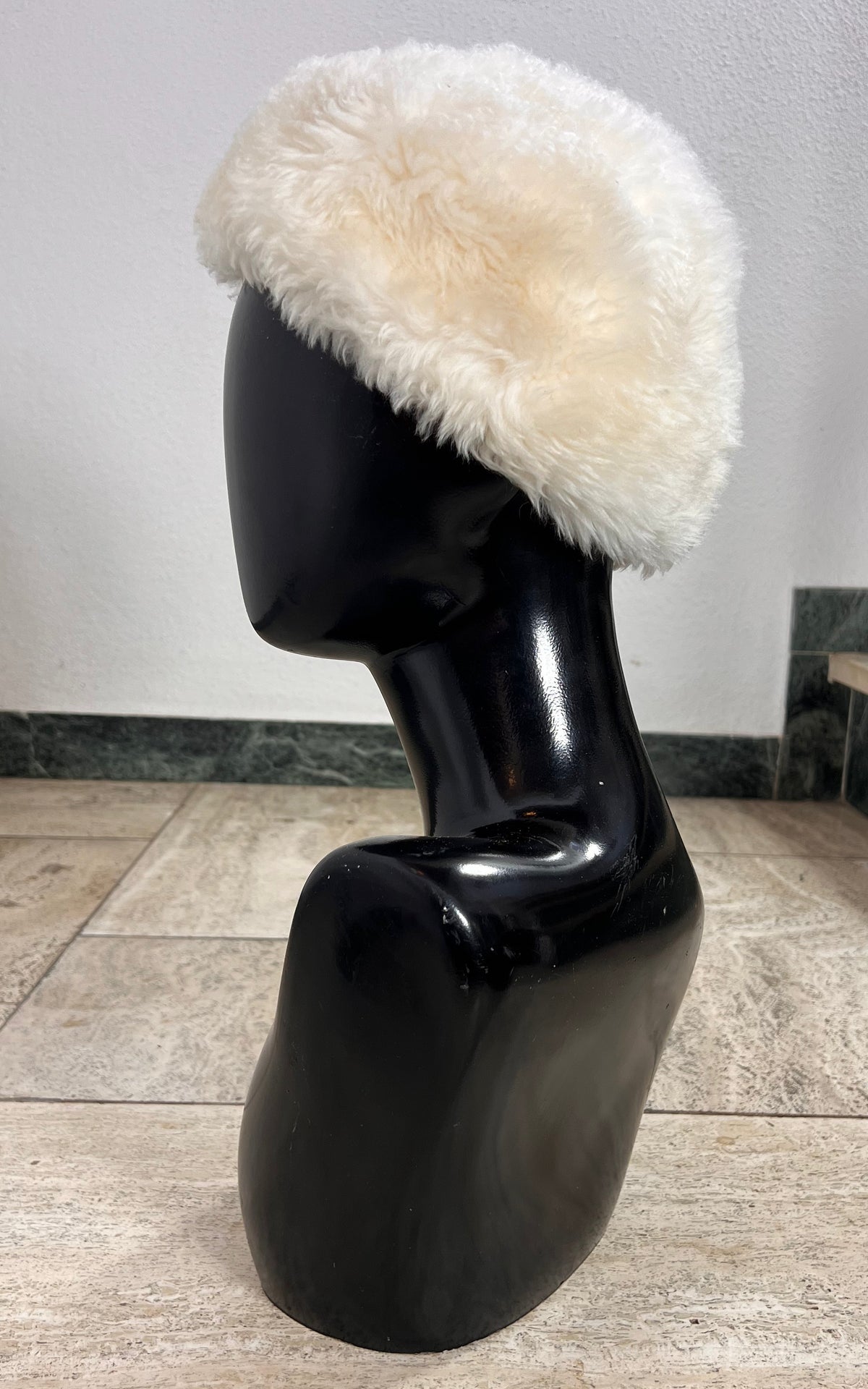 Vintage 70s Cream Shearling Hat – Made in Italy