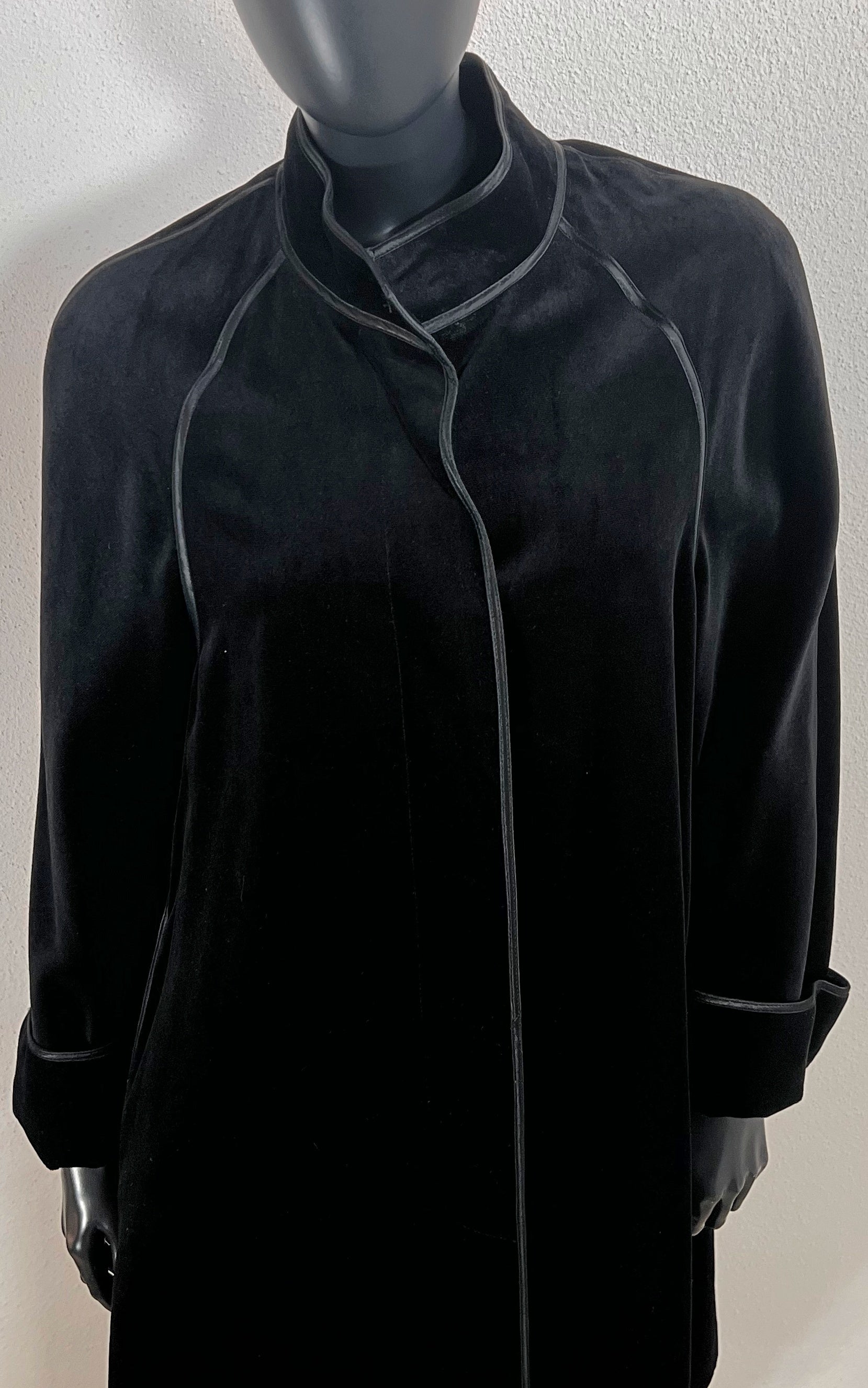 Cappotto vintage in velluto Louis Feraud anni '70