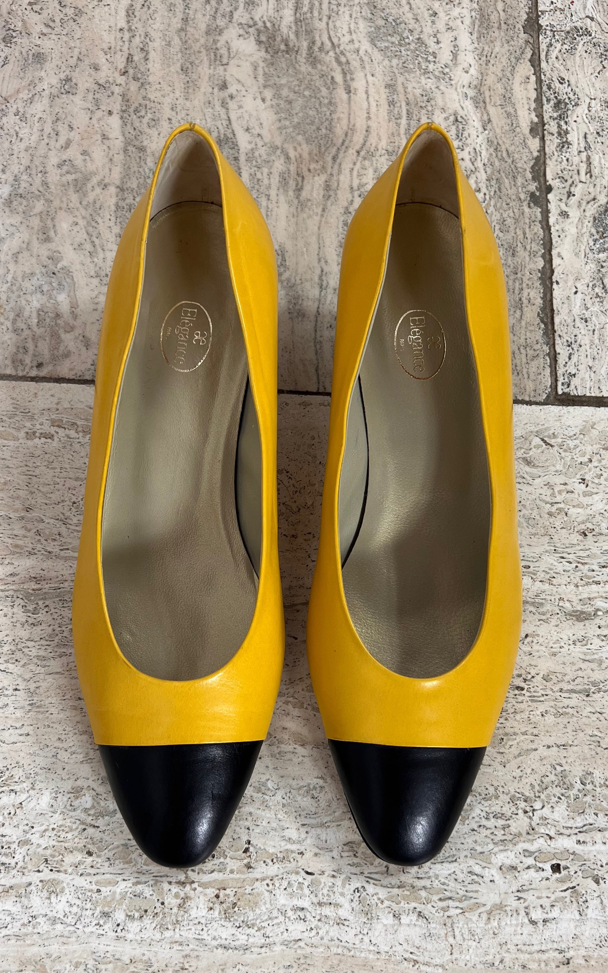 Vintage Elegance Paris Pumps 40