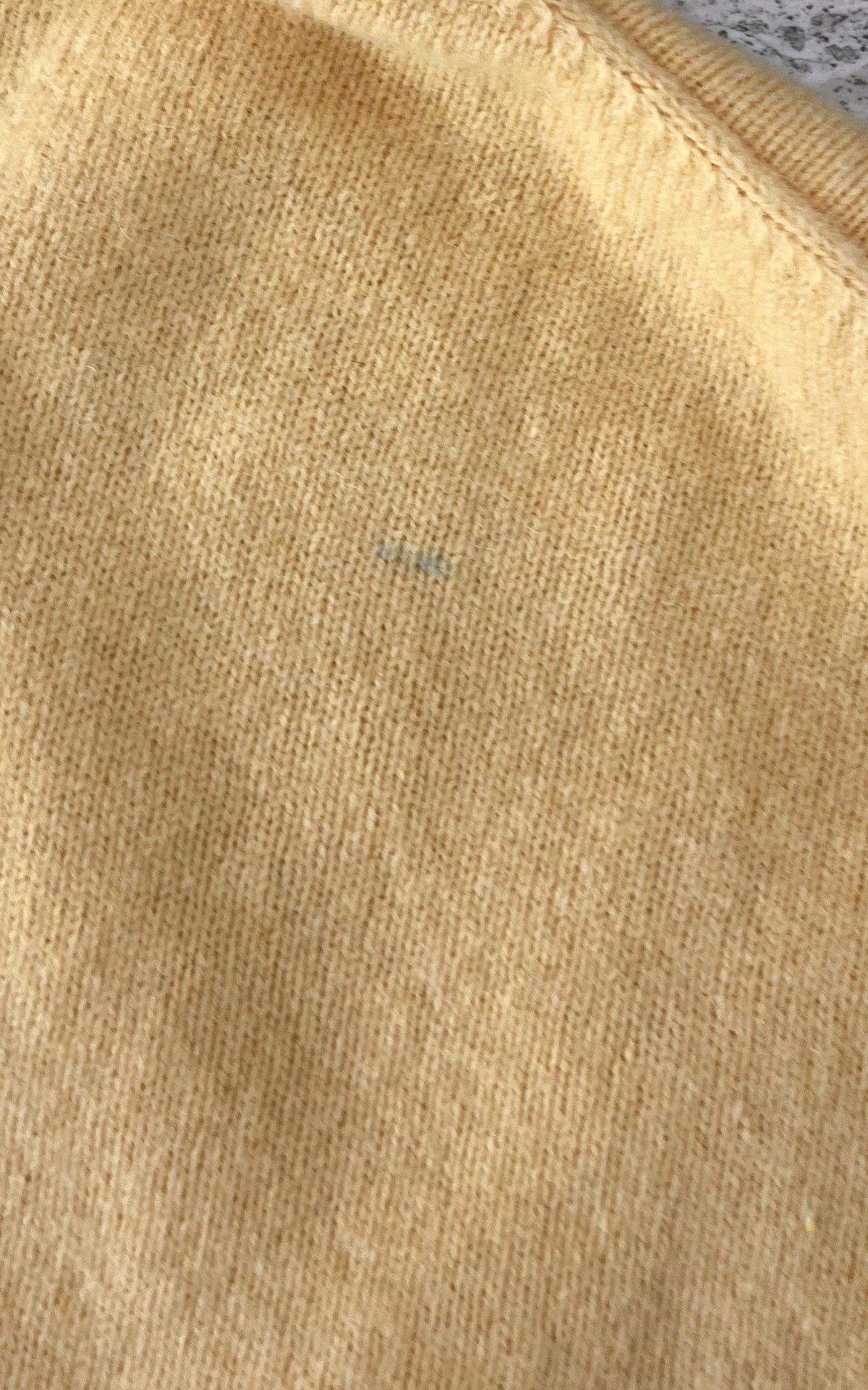 Vintage MENS GANT 100% Lambswool V-Neck Sweater – Size XL
