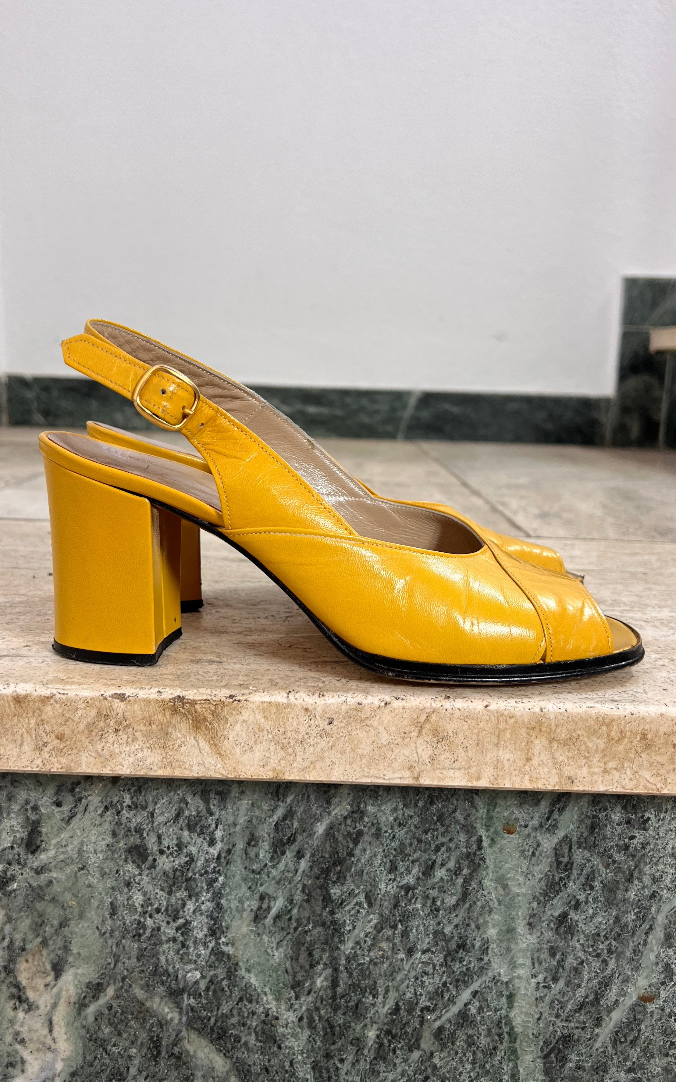 Vintage 60s Peep Toe Heels 38